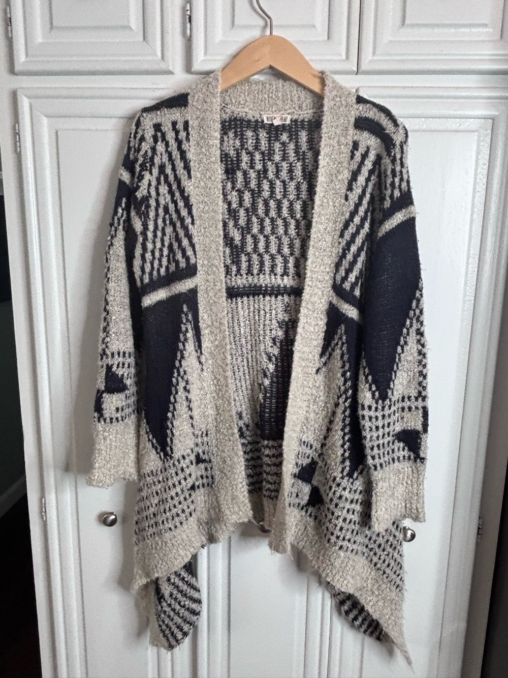 Woven Heart Navy and Cream Geometric Open-Front Drape Cardigan sz M
